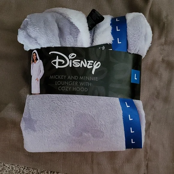 DISNEY Lounger with hood, LARGE, NWT - Picture 2 of 9